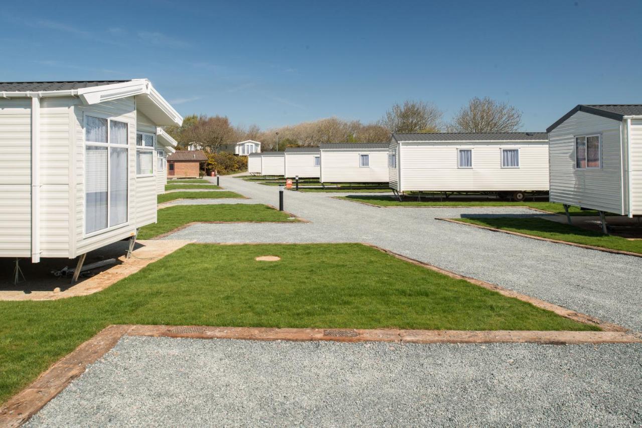 The Lakes Rookley Exterior foto Static caravans at a static caravan park
