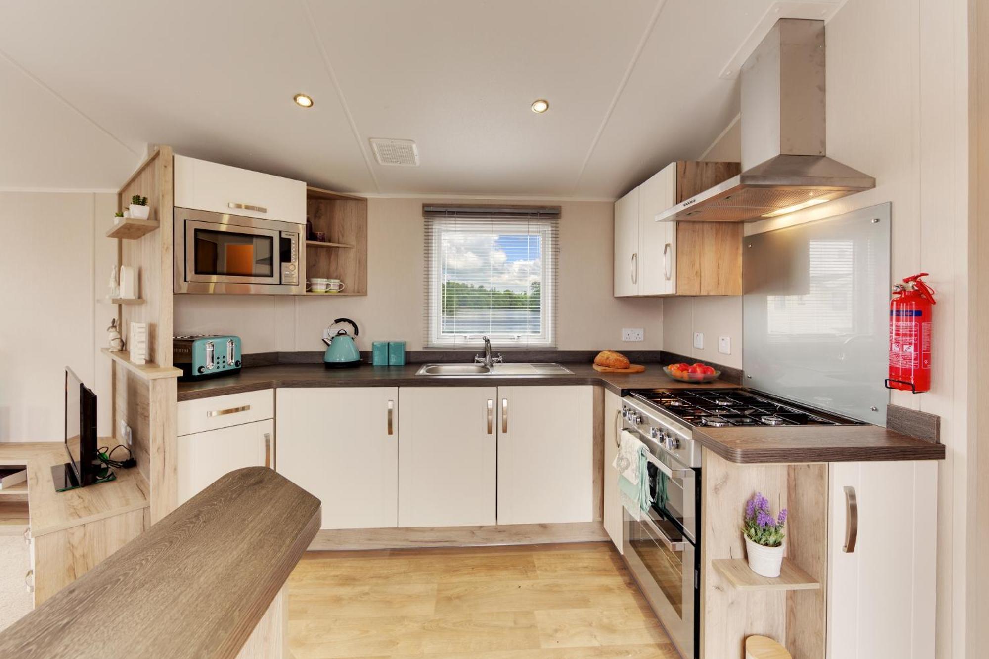 The Lakes Rookley Exterior foto A typical kitchen in a static